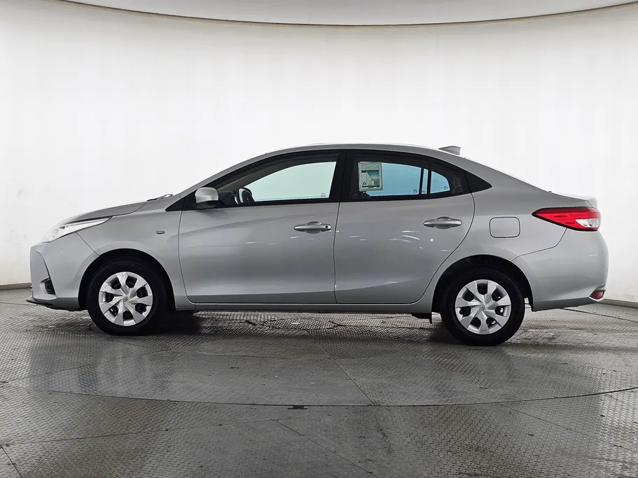 2022 Toyota Yaris  Y 