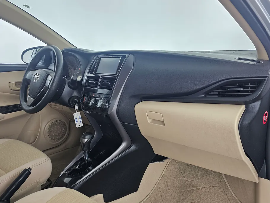 2022 Toyota Yaris  Y 