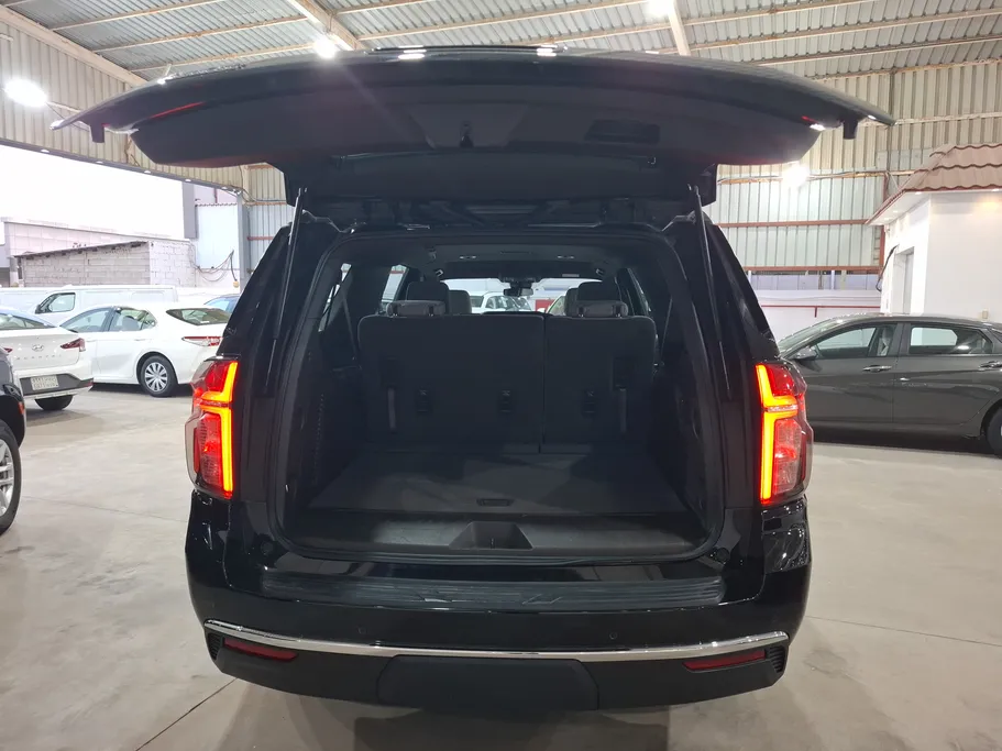 2023 Chevrolet Suburban LS 