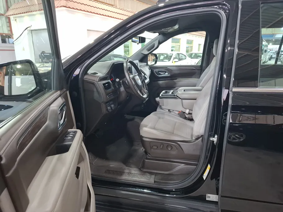 2023 Chevrolet Suburban LS 
