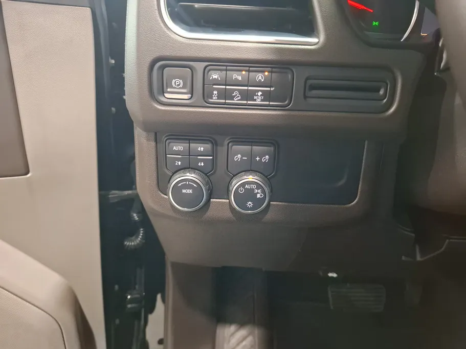 2023 Chevrolet Suburban LS 