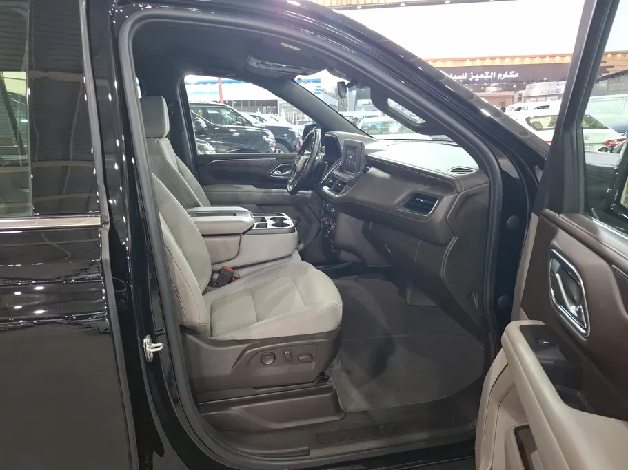 2023 Chevrolet Suburban LS 