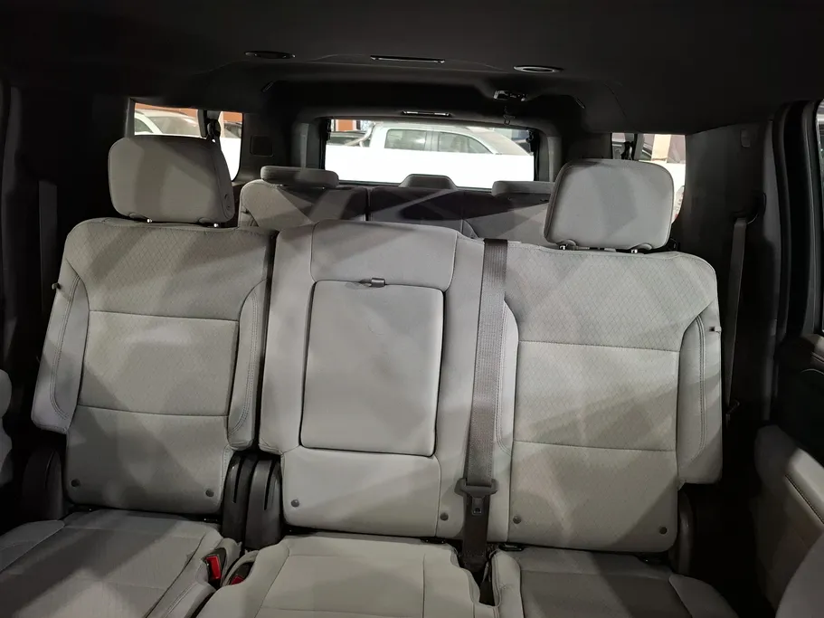 2023 Chevrolet Suburban LS 