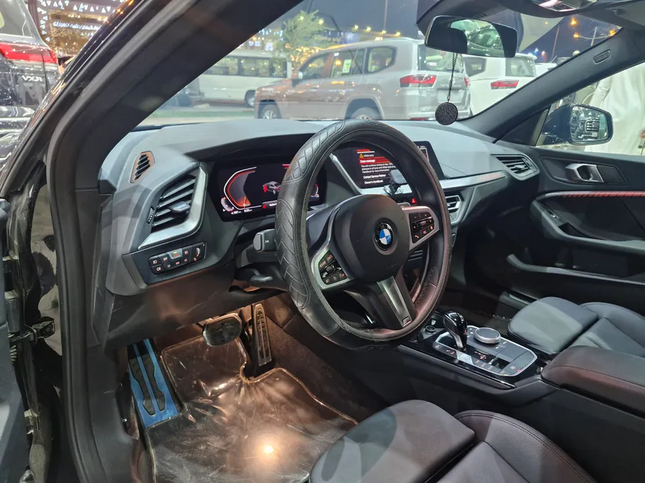 بي ام دبليو الفئة الثانية 218i 2024 