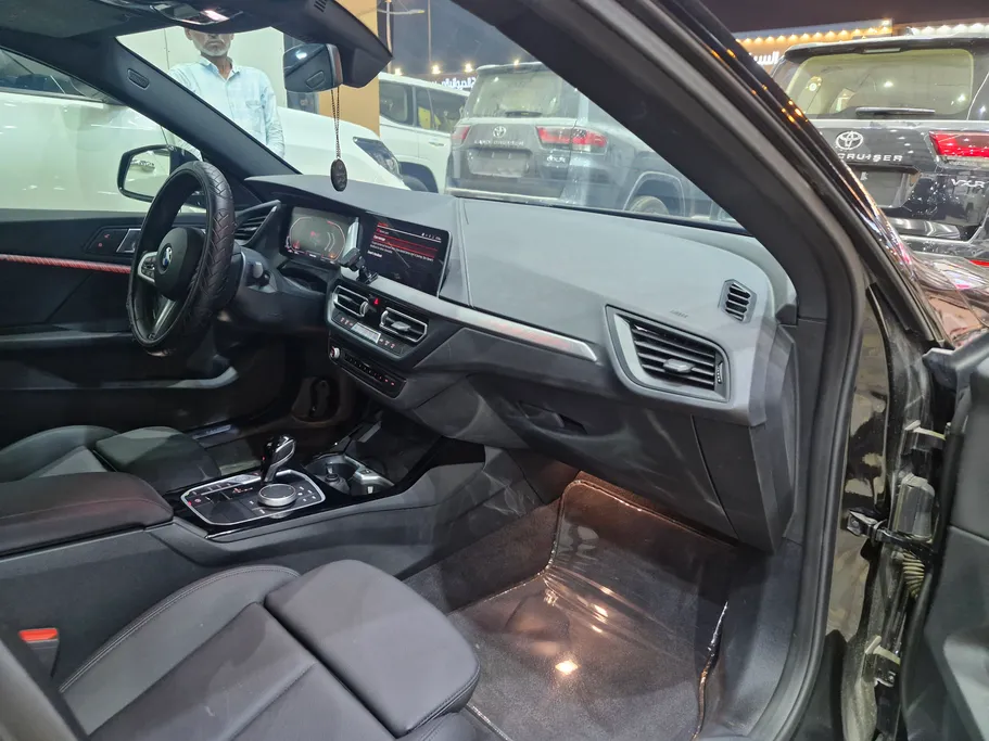بي ام دبليو الفئة الثانية 218i 2024 