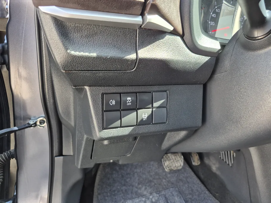 2023 Toyota Yaris  Y 
