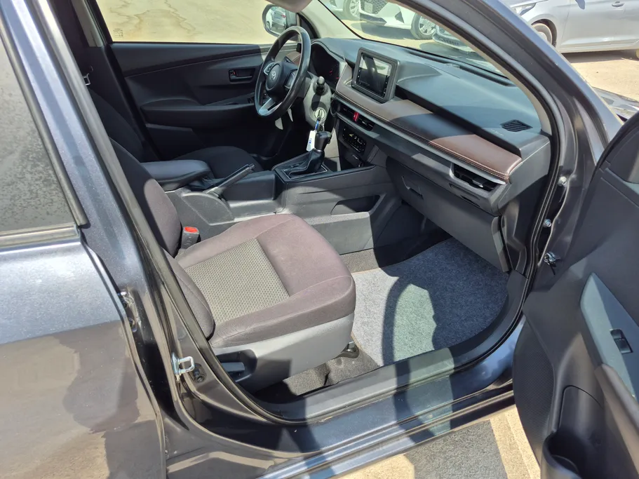 2023 Toyota Yaris  Y 