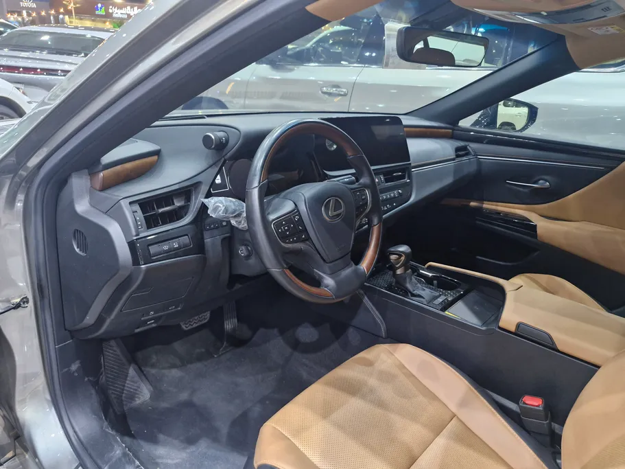 2025 Lexus ES 350 