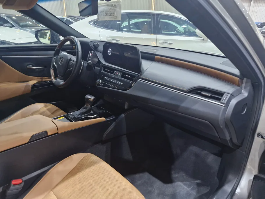 2025 Lexus ES 350 