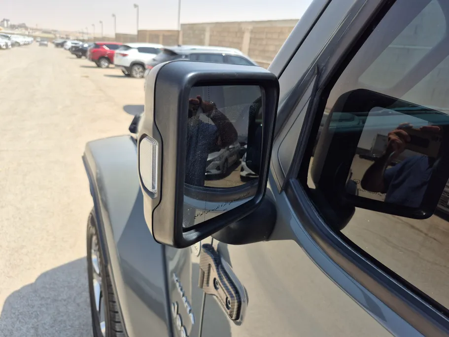 2019 Jeep Wrangler Sahara 