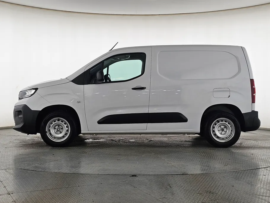 2025 بيجو Partner Short van 