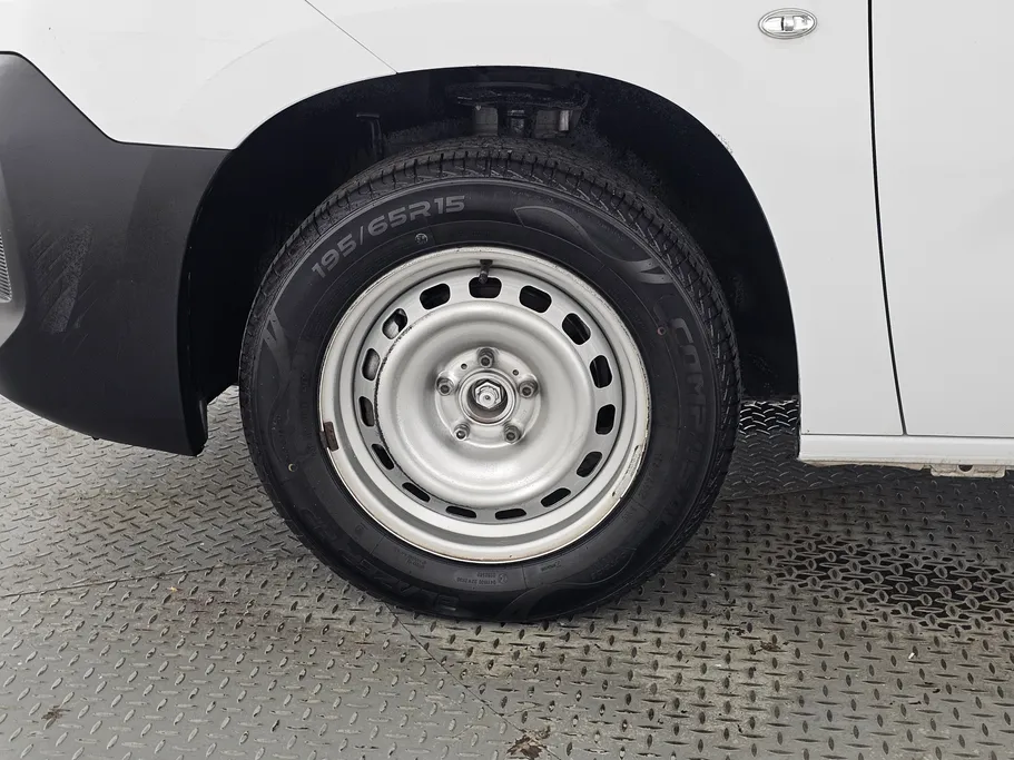2025 بيجو Partner Short van 