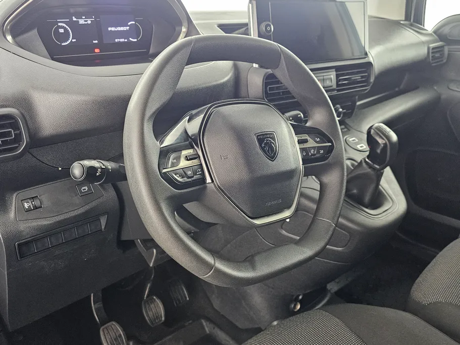 2025 بيجو Partner Short van 
