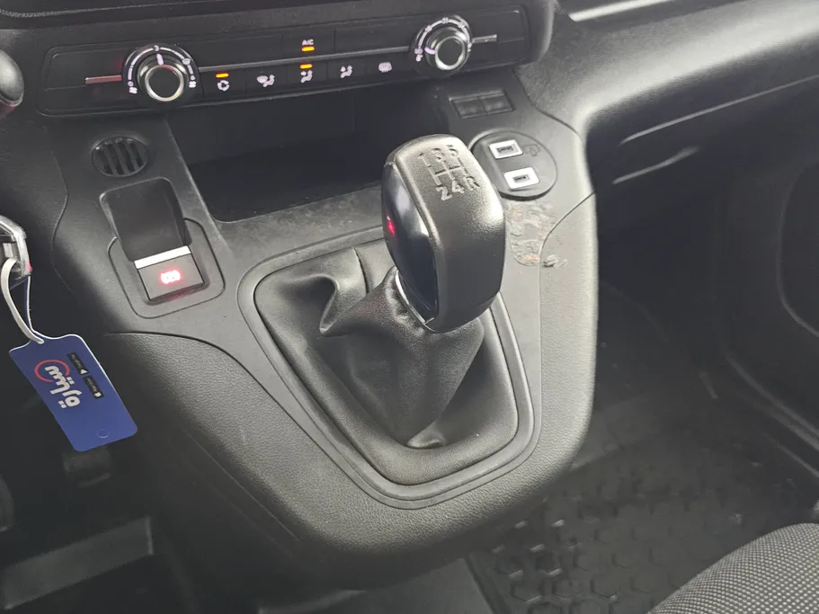 2025 بيجو Partner Short van 