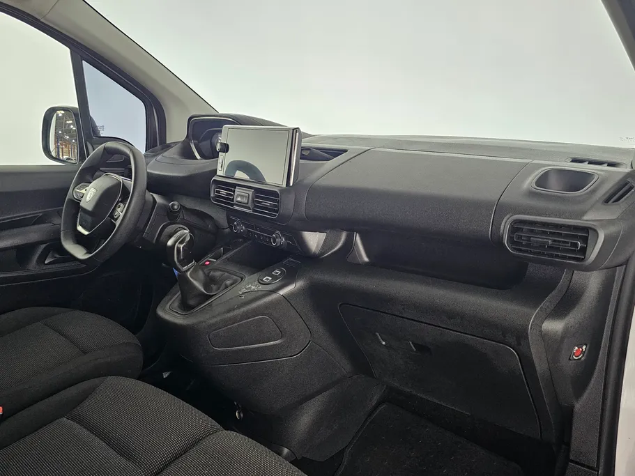 2025 بيجو Partner Short van 