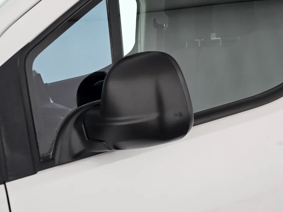 2025 بيجو Partner Short van 