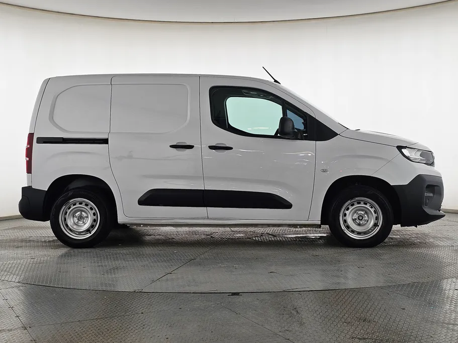 2025 بيجو Partner Short van 