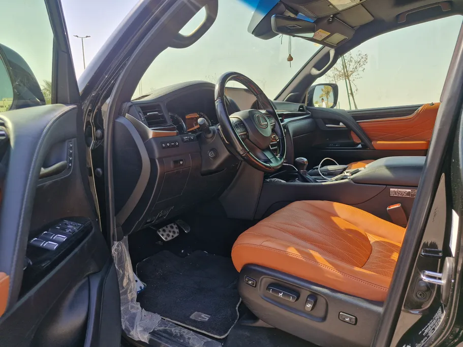 2020 Lexus LX 570 Black Ed. 