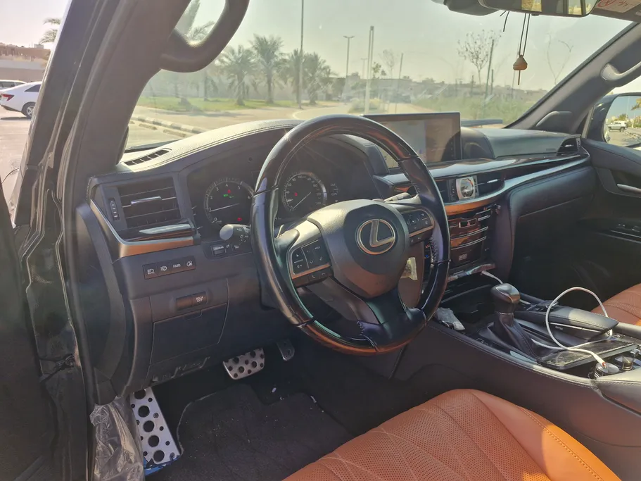 2020 Lexus LX 570 Black Ed. 
