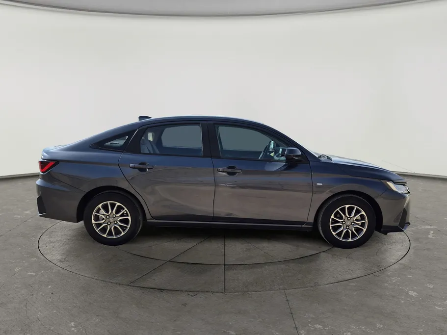 2024 Toyota Yaris  Y 