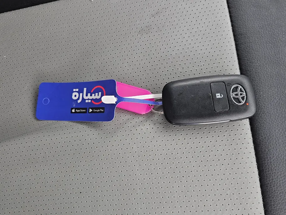 تويوتا فيلوز GLX 2025 