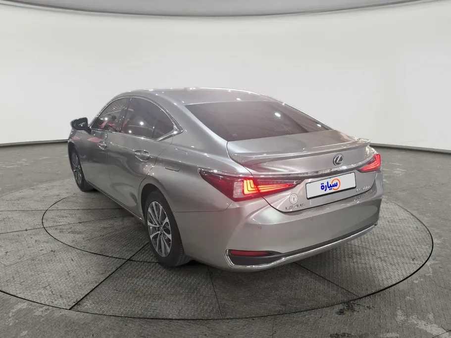 2025 Lexus ES 300 H 