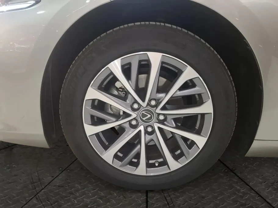 2025 Lexus ES 300 H 