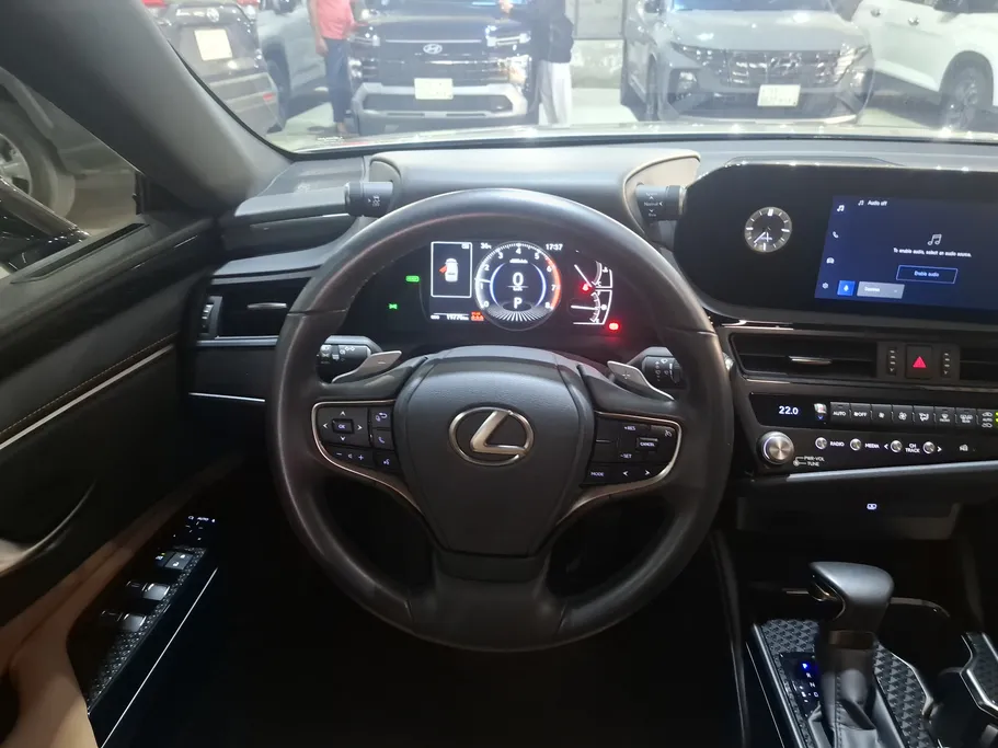 2025 Lexus ES 300 H 