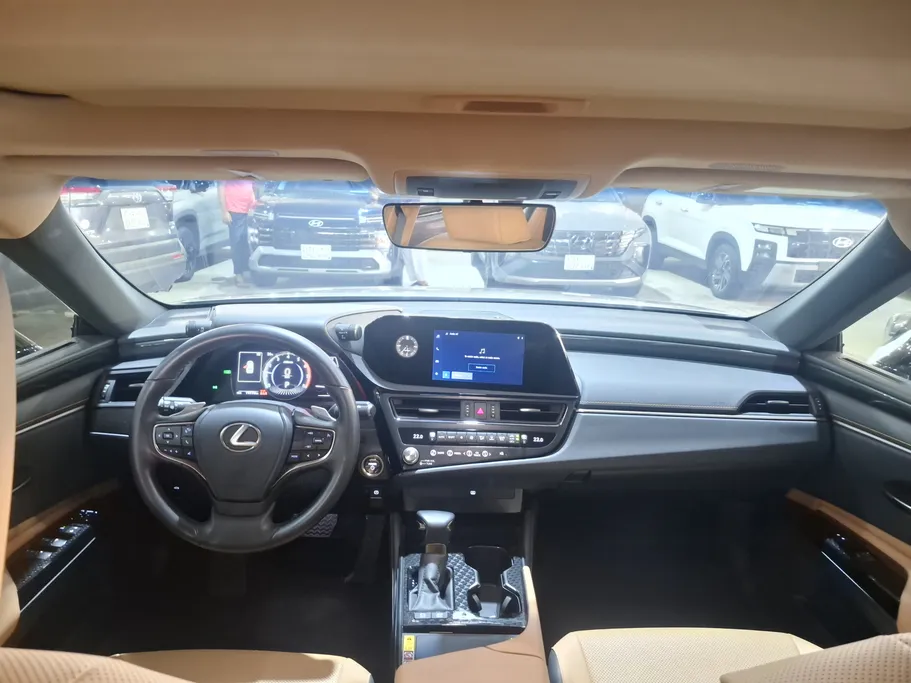 2025 Lexus ES 300 H 