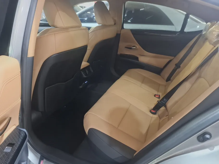 2025 Lexus ES 300 H 