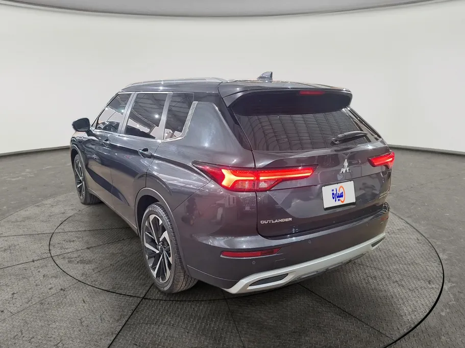 ميتسوبيشي اوتلاندر CLS 2025 