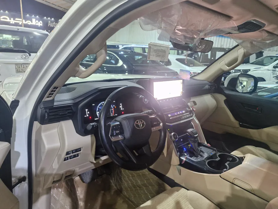 تويوتا لاندكروزر GXR3 2025 