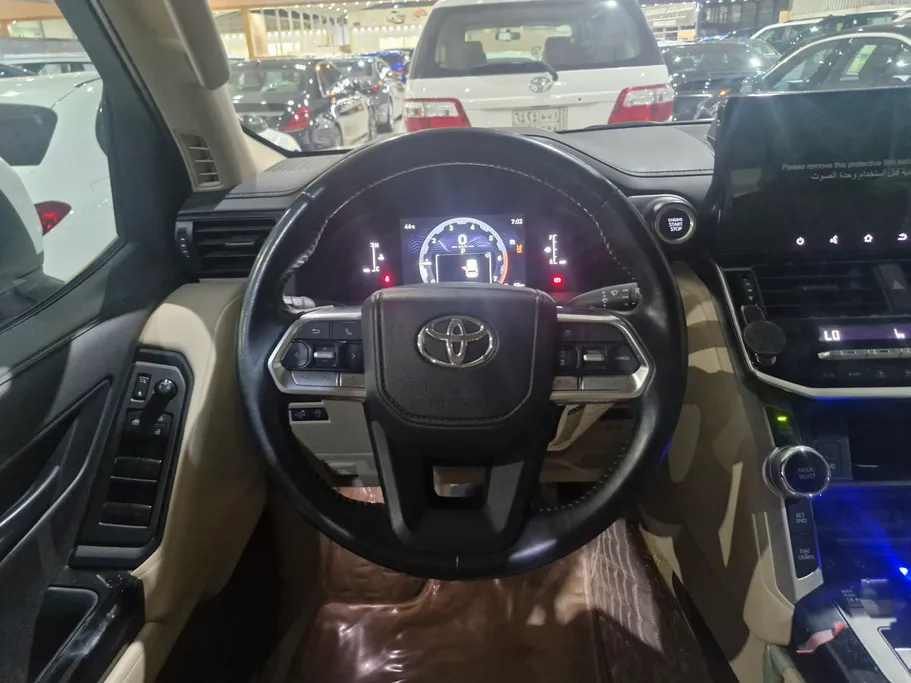 تويوتا لاندكروزر GXR3 2025 