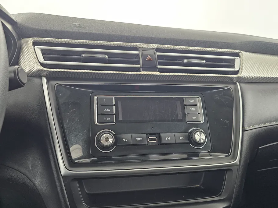 ام جي 5 STD 2023 