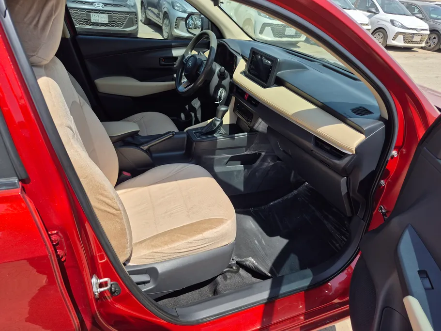 2023 Toyota Yaris  Y 