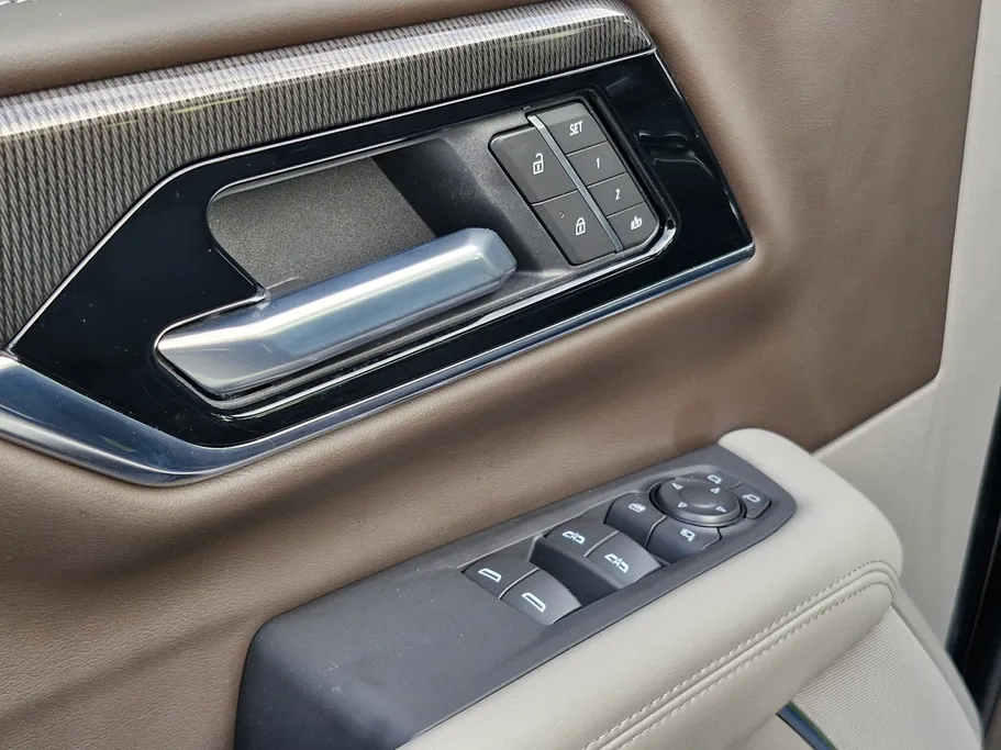 2025 GMC Yukon Elevation 