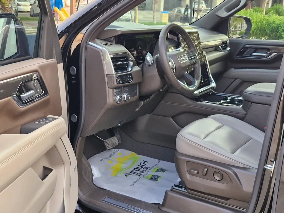 2025 GMC Yukon Elevation 