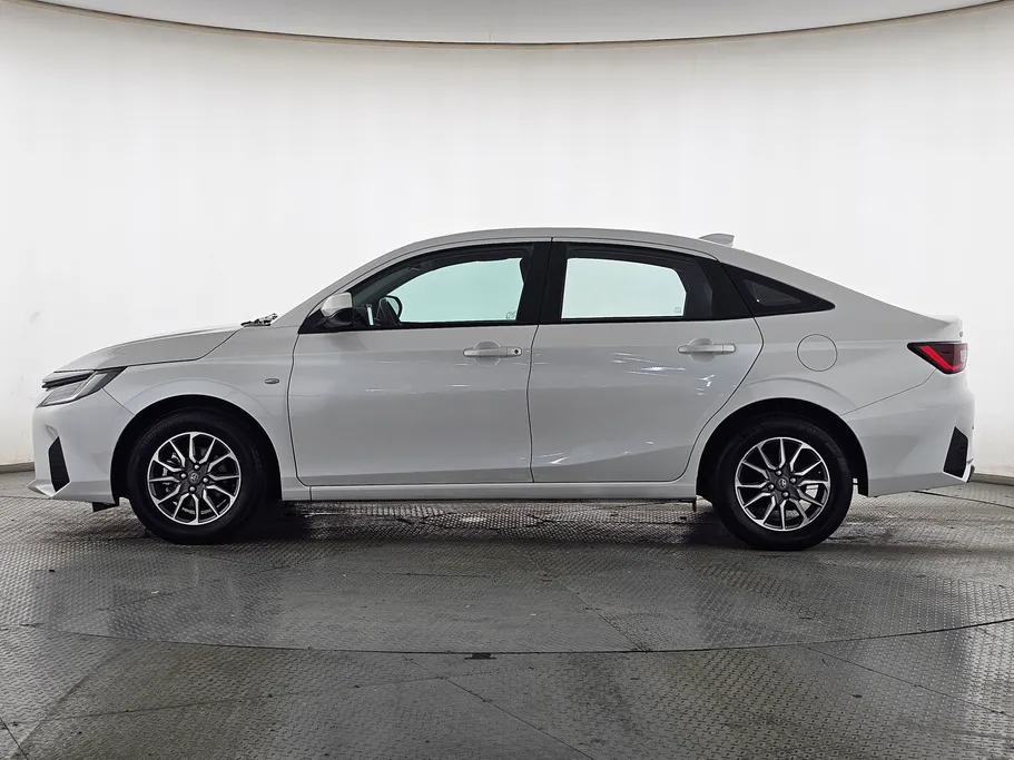 2023 Toyota Yaris  Y 