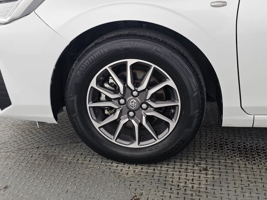 2023 Toyota Yaris  Y 