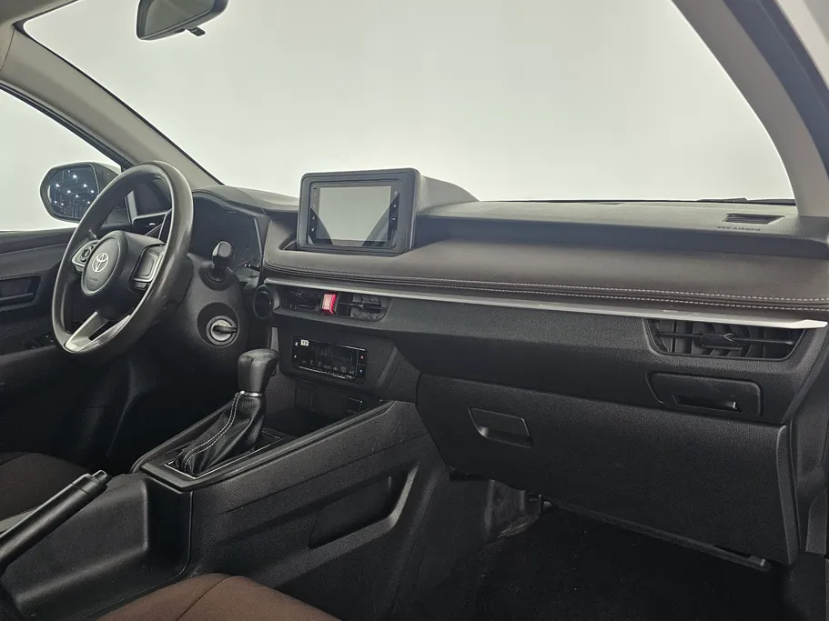 2023 Toyota Yaris  Y 