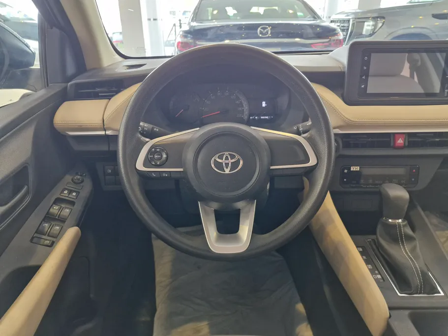 2023 Toyota Yaris  Y 