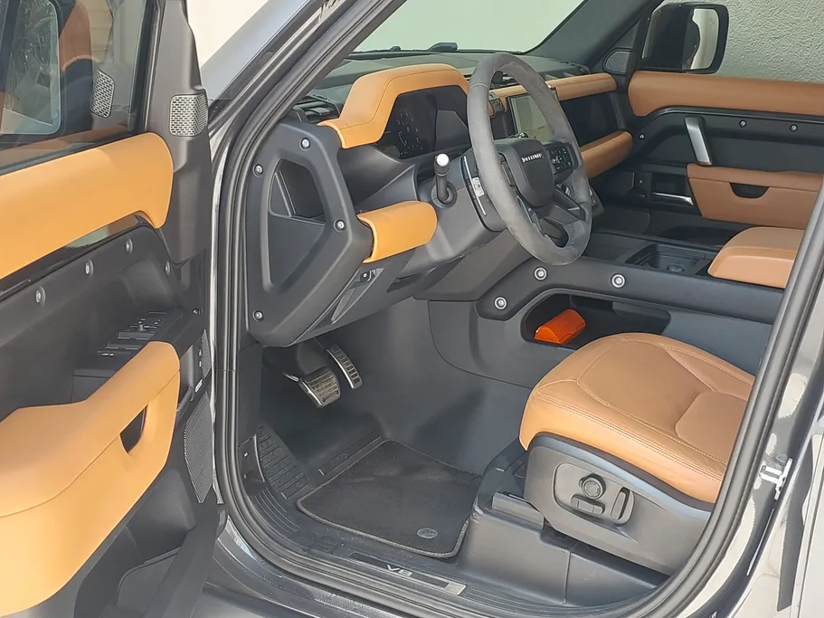 2024 Land Rover Defender P525 