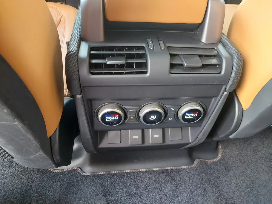 2024 Land Rover Defender P525 