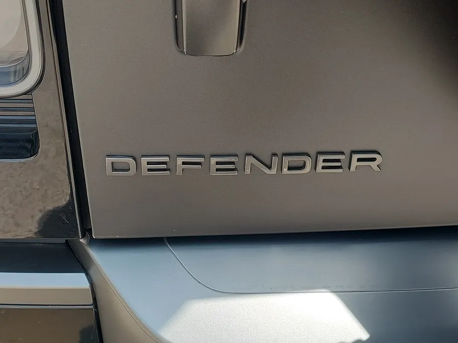 2024 Land Rover Defender P525 
