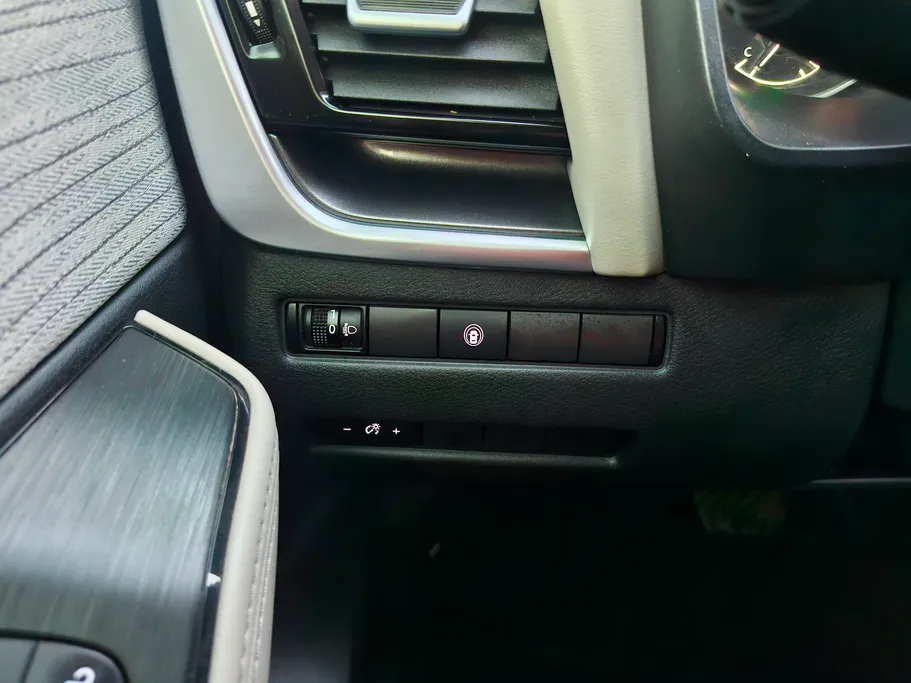 2023 Nissan Xtrail SV 