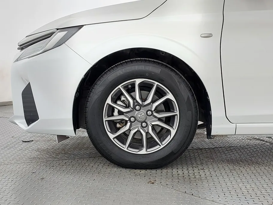2023 Toyota Yaris  Y 