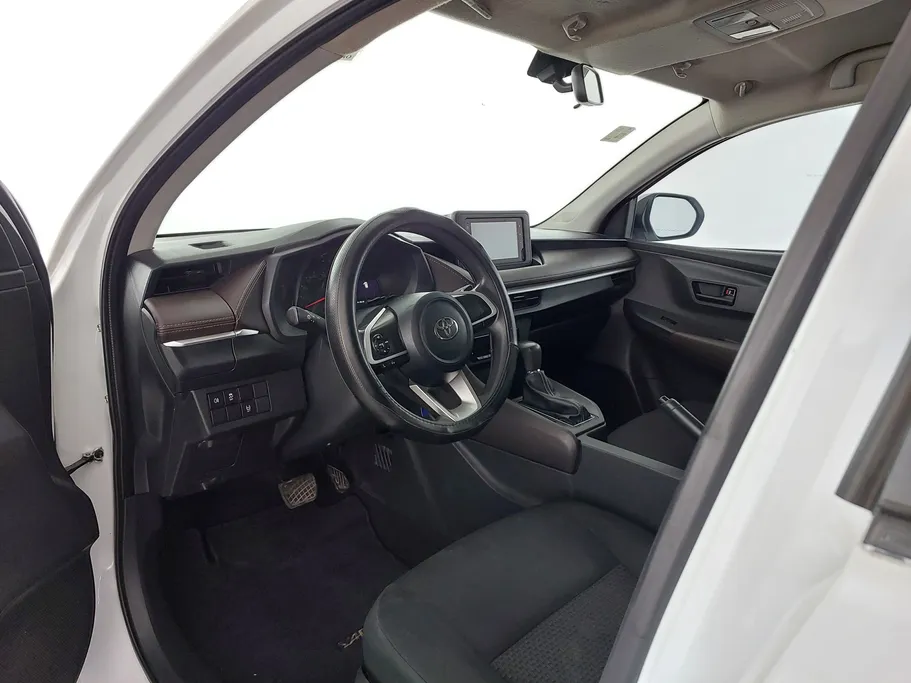 2023 Toyota Yaris  Y 