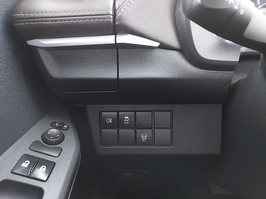 2023 Toyota Yaris  Y 