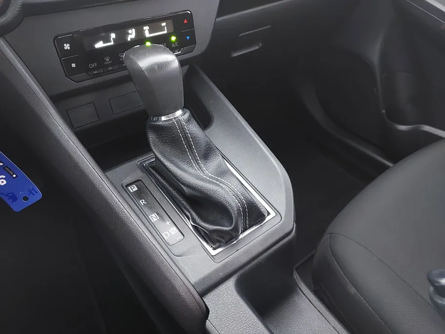 2023 Toyota Yaris  Y 