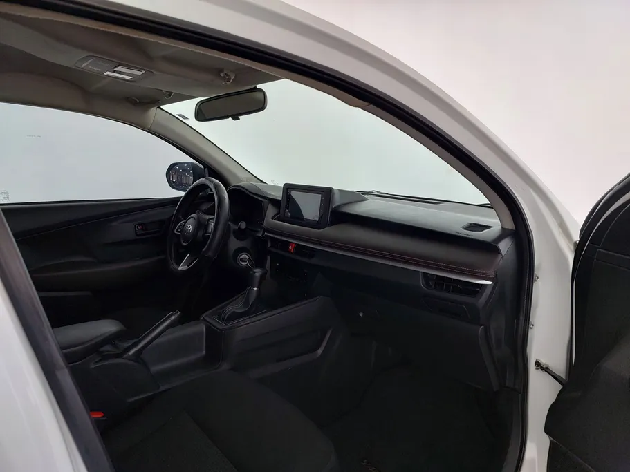 2023 Toyota Yaris  Y 
